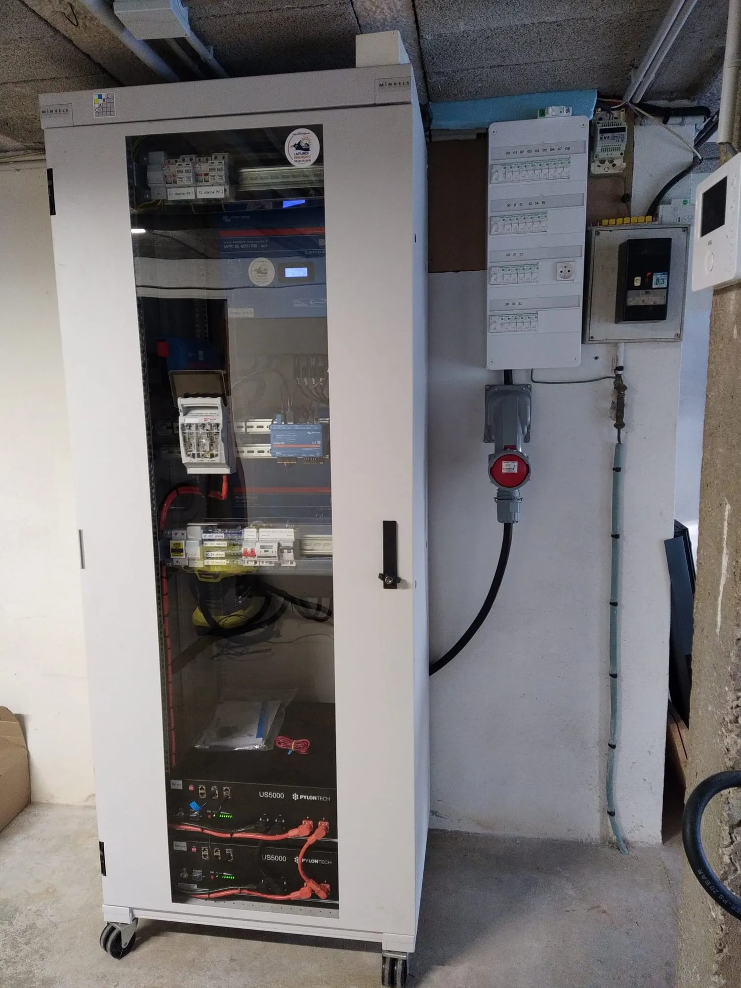 Armoire photovoltaïque mobile