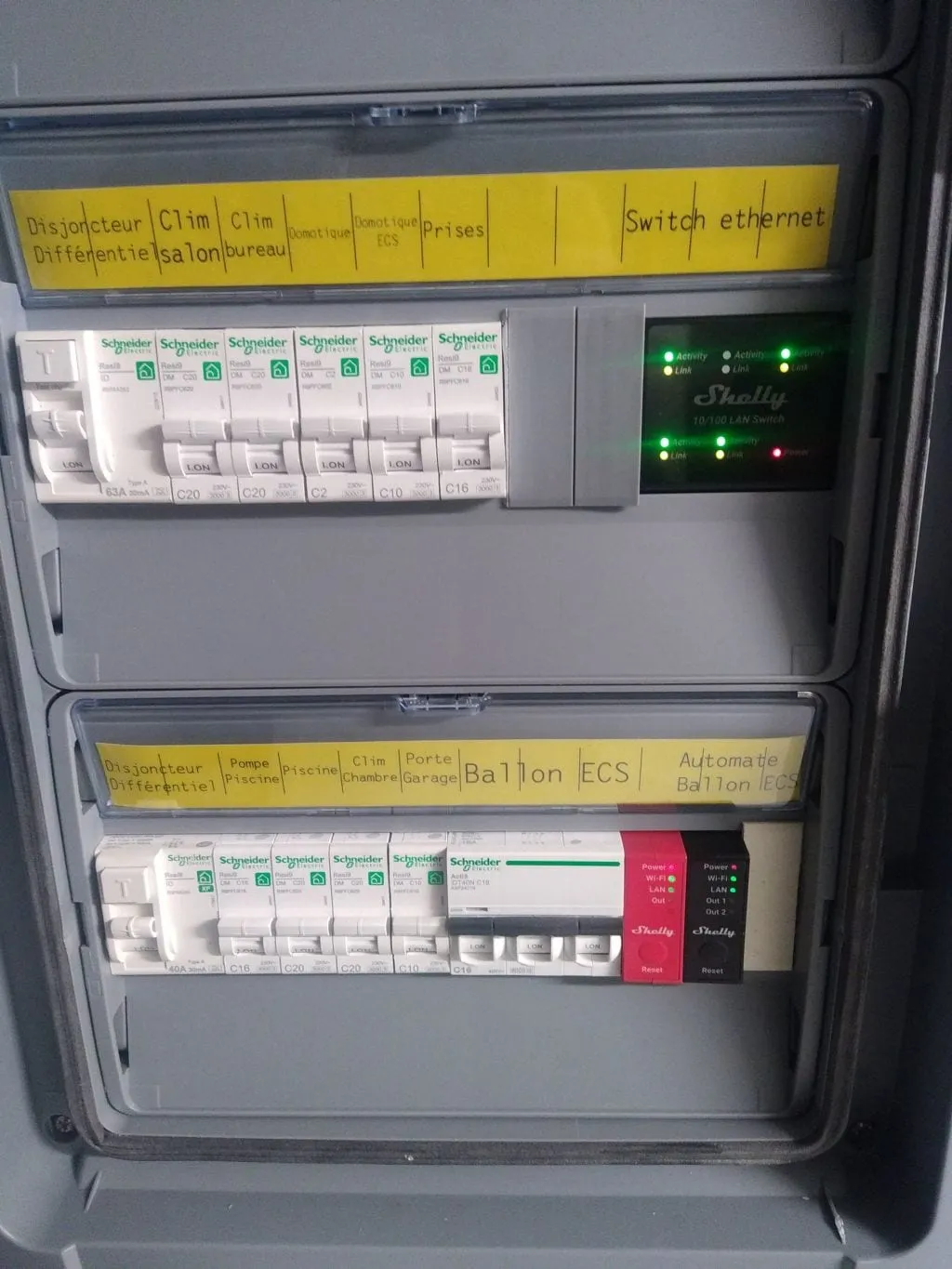 Tableau électrique équipé de modules Shelly